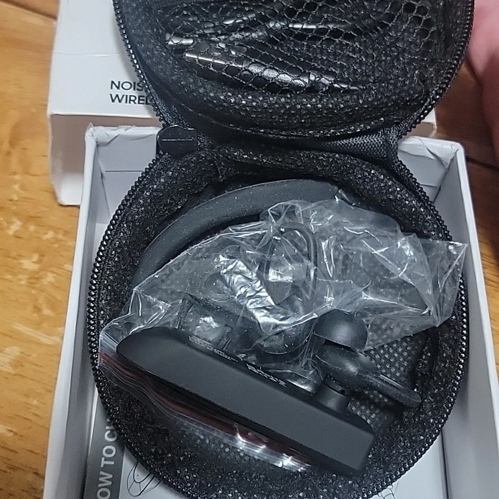 Noise Canceling Wireless Headset - Black